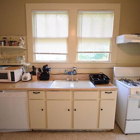 Cajun Hostel Downtown Lafayette Bagian luar foto