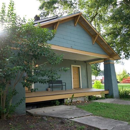 Cajun Hostel Downtown Lafayette Bagian luar foto