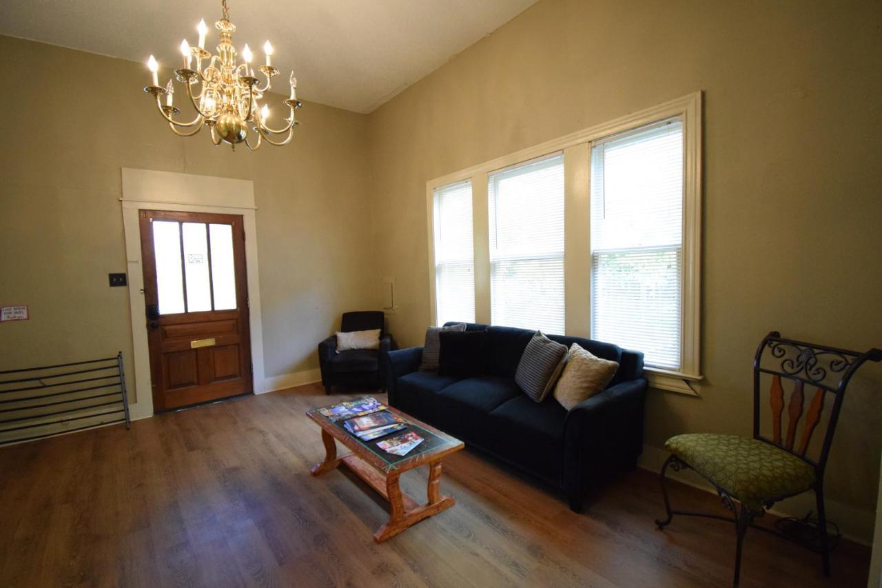Cajun Hostel Downtown Lafayette Bagian luar foto