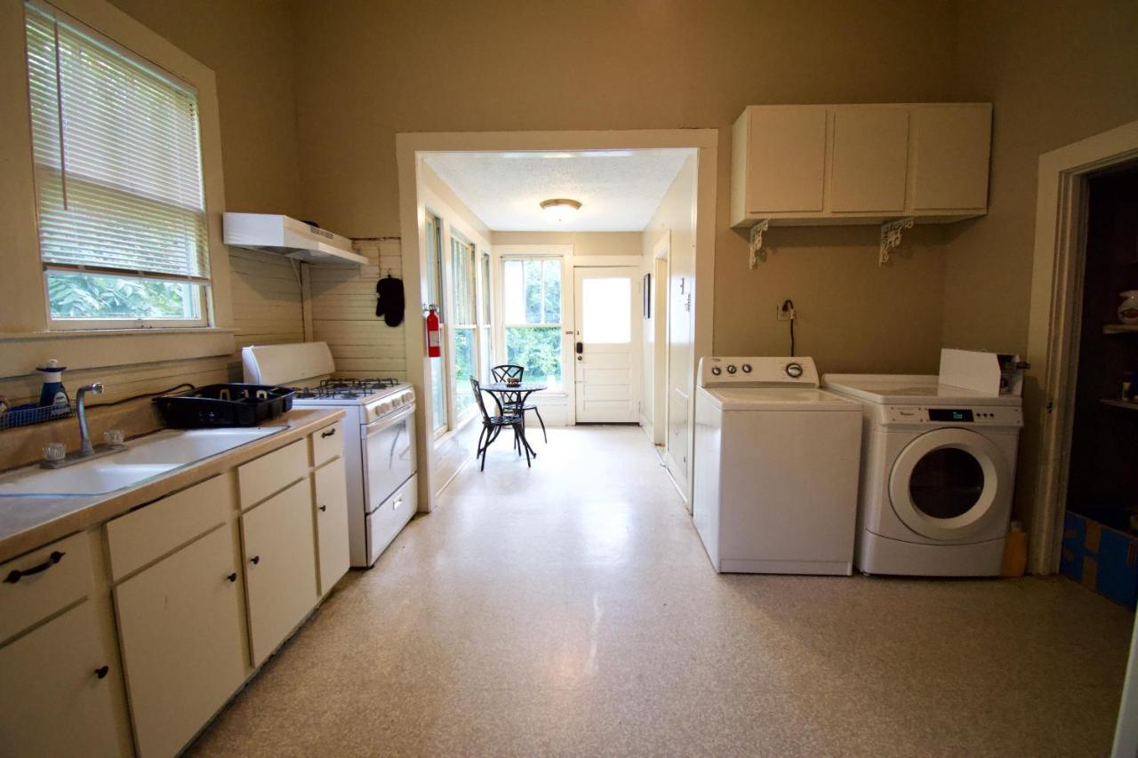 Cajun Hostel Downtown Lafayette Bagian luar foto