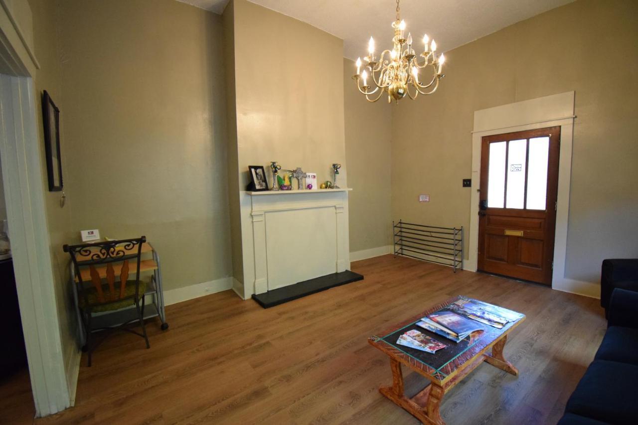 Cajun Hostel Downtown Lafayette Bagian luar foto