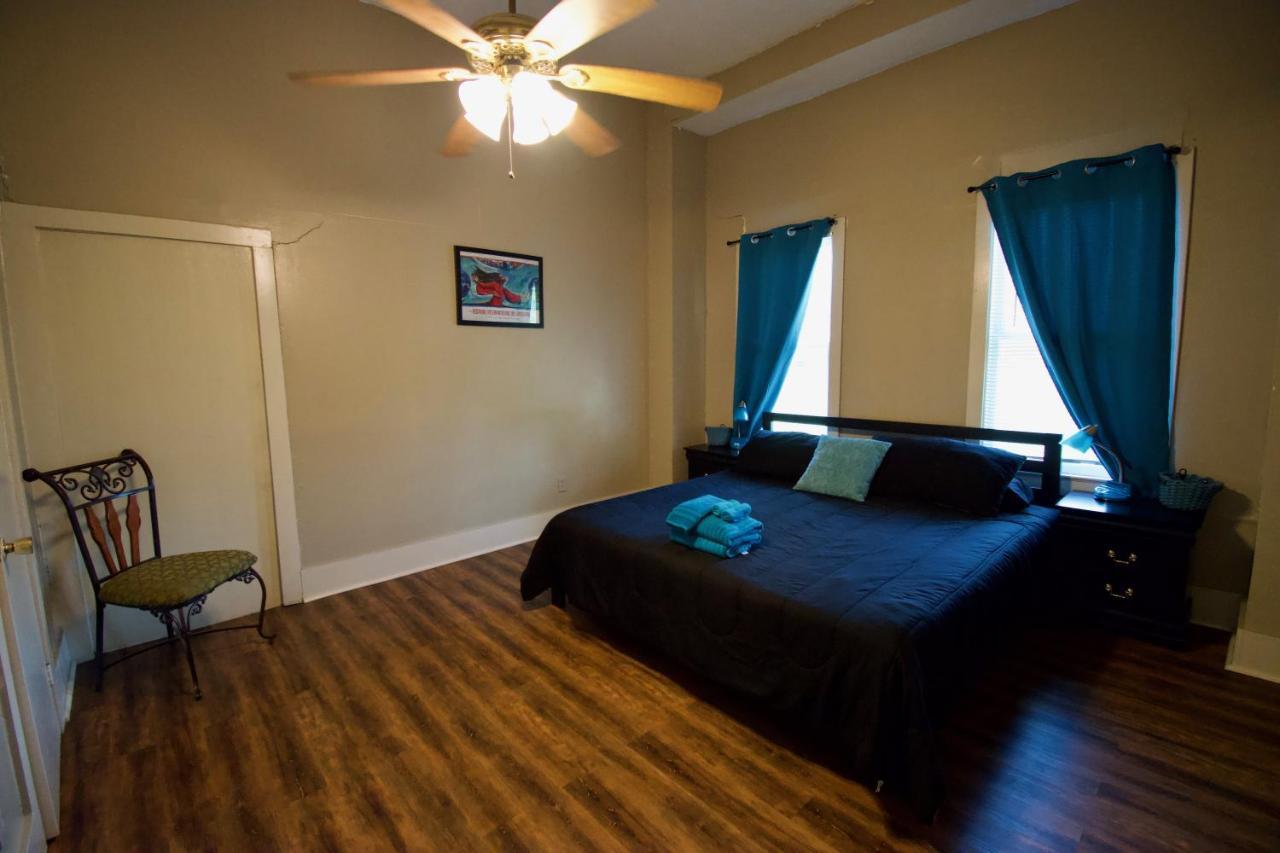 Cajun Hostel Downtown Lafayette Bagian luar foto