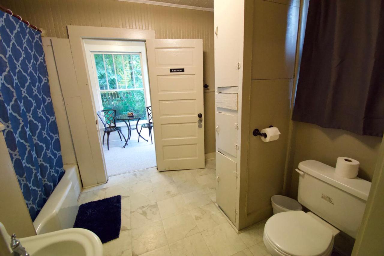 Cajun Hostel Downtown Lafayette Bagian luar foto