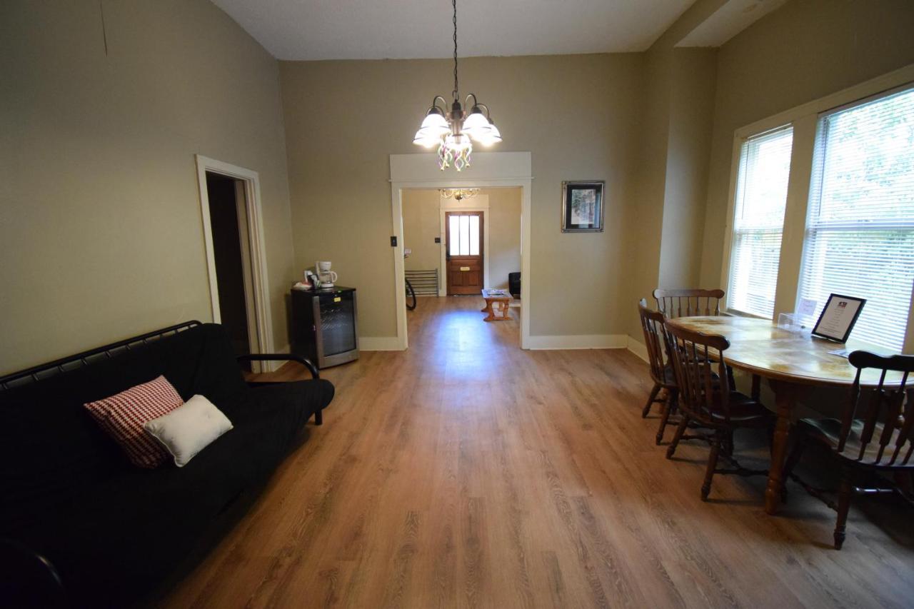 Cajun Hostel Downtown Lafayette Bagian luar foto