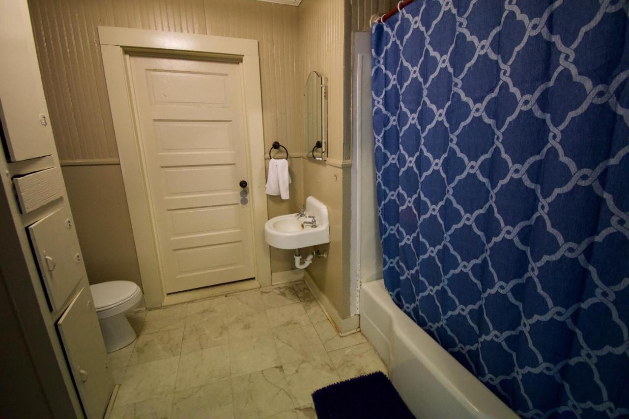 Cajun Hostel Downtown Lafayette Bagian luar foto