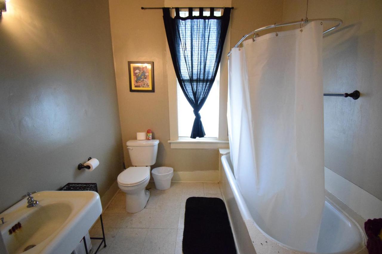 Cajun Hostel Downtown Lafayette Bagian luar foto