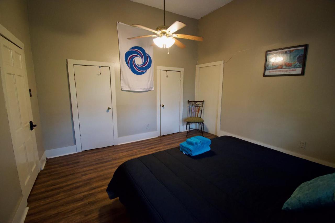 Cajun Hostel Downtown Lafayette Bagian luar foto