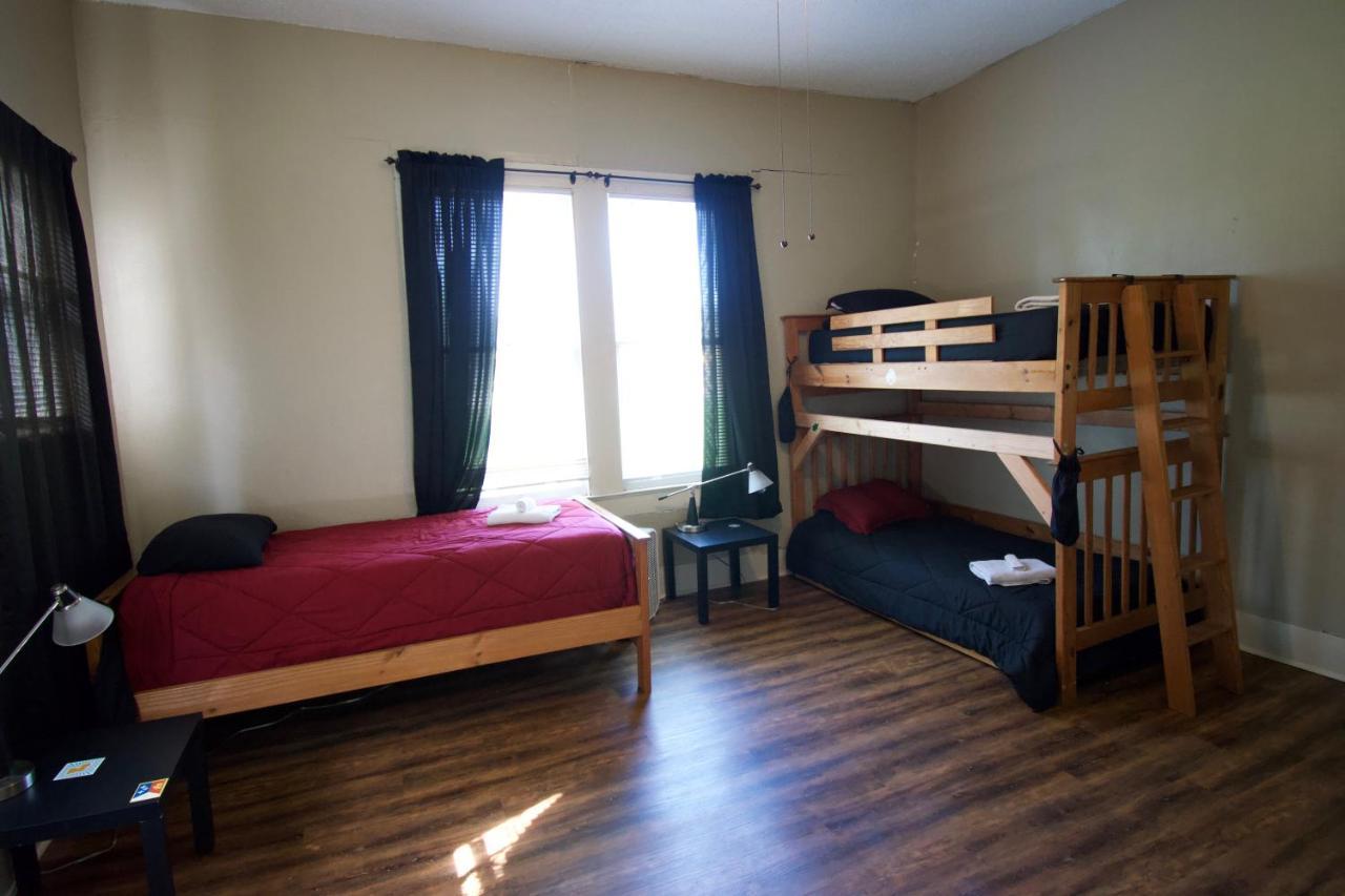 Cajun Hostel Downtown Lafayette Bagian luar foto