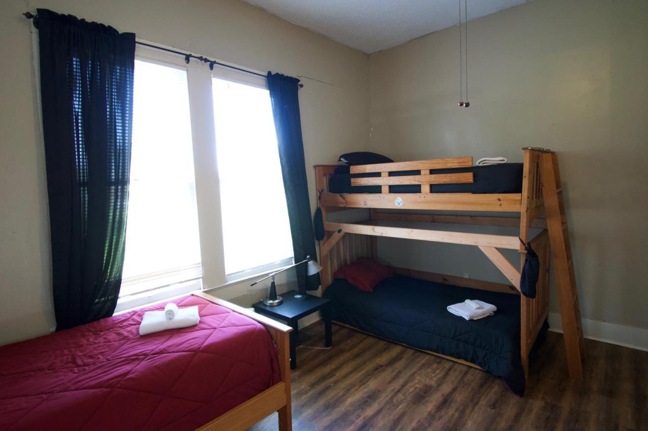 Cajun Hostel Downtown Lafayette Bagian luar foto
